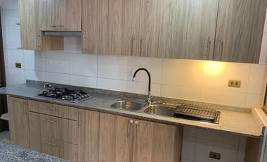Hermosa casa 3 dormitorios 3 baños en condominio Los Poleros