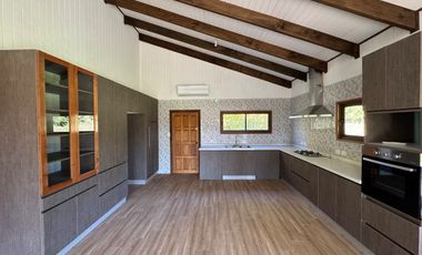 Casa nueva de 1 piso orilla pavimento km 20 camino a Cato
