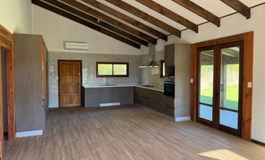 Casa nueva de 1 piso orilla pavimento km 20 camino a Cato