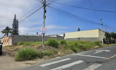 EN VENTA TERRENO ESQUINERO  EN SALINAS / SANTA ELENA
