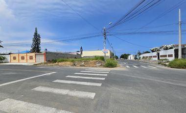 EN VENTA TERRENO ESQUINERO  EN SALINAS / SANTA ELENA