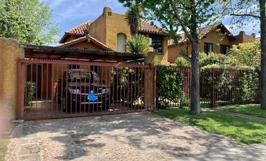 Casa 4D 4B con Piscina 140m2 y 299m2 terreno