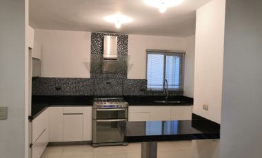 CASA EN RENTA EN CERRADAS DE CUMBRES SECTOR CONTEMPORANEO