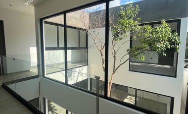 Casa nueva en venta con amenidades premium en una de las mejores privadas de Mérida.