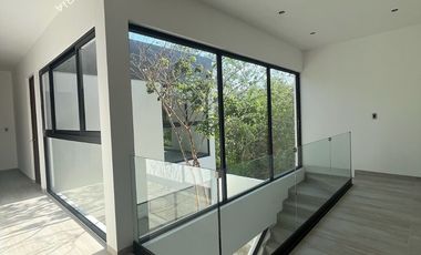 Casa nueva en venta con amenidades premium en una de las mejores privadas de Mérida.