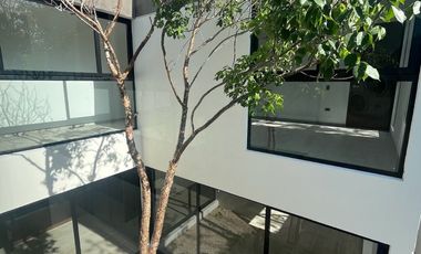 Casa nueva en venta con amenidades premium en una de las mejores privadas de Mérida.