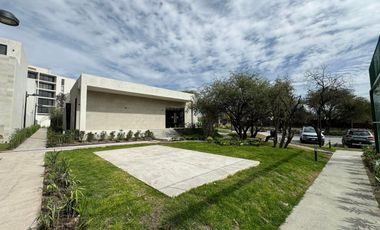 Jurica, se renta loft detrás de Antea. FVR