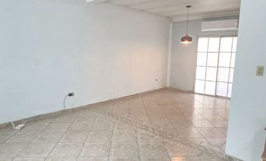 CASA DE RENTA EN FRACCIONAMIENTO LAS FUENTES