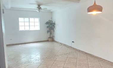 CASA DE RENTA EN FRACCIONAMIENTO LAS FUENTES