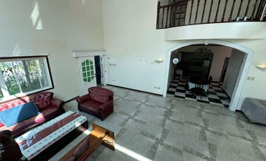 FIVE BEDROOM HOUSE WITH POOL FOR RENT IN FRIENDSHIP ANGELES CITY