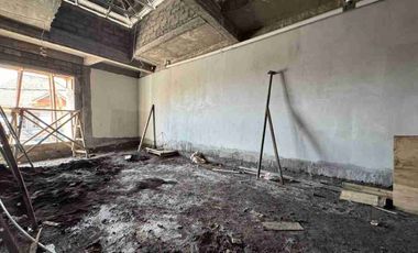 Minimalist 2-Storey Shophouse, Very Busy and Strategic Location in Legian, Kuta