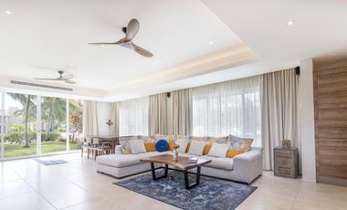 LUJOSA VILLA REMODELADA, CON VISTA AL MAR Y LOS CANALES EN PUERTO AVENTURAS