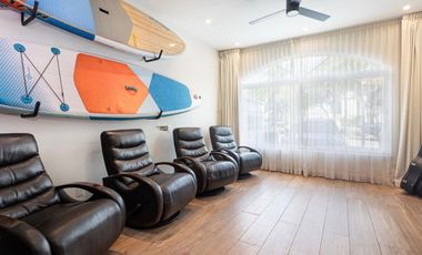LUJOSA VILLA REMODELADA, CON VISTA AL MAR Y LOS CANALES EN PUERTO AVENTURAS
