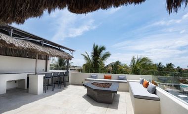 LUJOSA VILLA REMODELADA, CON VISTA AL MAR Y LOS CANALES EN PUERTO AVENTURAS