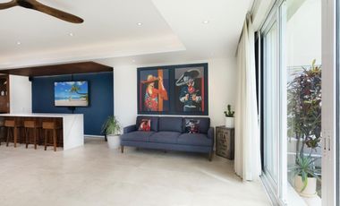LUJOSA VILLA REMODELADA, CON VISTA AL MAR Y LOS CANALES EN PUERTO AVENTURAS