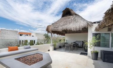 LUJOSA VILLA REMODELADA, CON VISTA AL MAR Y LOS CANALES EN PUERTO AVENTURAS