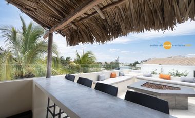 LUJOSA VILLA REMODELADA, CON VISTA AL MAR Y LOS CANALES EN PUERTO AVENTURAS