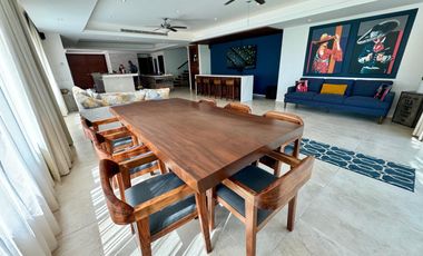 LUJOSA VILLA REMODELADA, CON VISTA AL MAR Y LOS CANALES EN PUERTO AVENTURAS