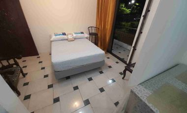 Alquilo Suite (1 dorm) Amoblada en piso 1 en Garzota cerca Empresa Electrica