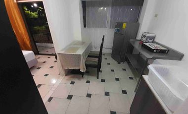 Alquilo Suite (1 dorm) Amoblada en piso 1 en Garzota cerca Empresa Electrica