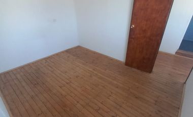 Vende casa 3D y 1B en Linares