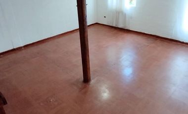 Vende casa 3D y 1B en Linares