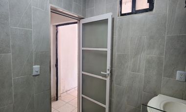 Propiedad con 2 Casas Mas LOCAL COMERCIAL