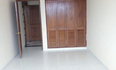 ARRIENDO EXCELENTE OFICINA COMERCIAL, BARRIO QUIRINAL.