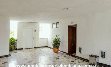 ARRIENDO EXCELENTE OFICINA COMERCIAL, BARRIO QUIRINAL.