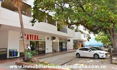 ARRIENDO EXCELENTE OFICINA COMERCIAL, BARRIO QUIRINAL.