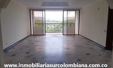 ARRIENDO EXCELENTE OFICINA COMERCIAL, BARRIO QUIRINAL.