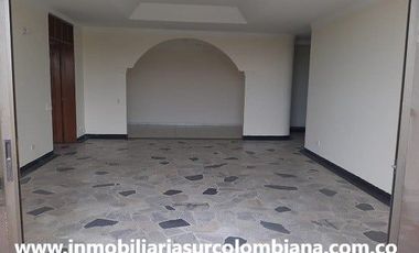 ARRIENDO EXCELENTE OFICINA COMERCIAL, BARRIO QUIRINAL.
