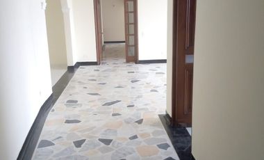 ARRIENDO EXCELENTE OFICINA COMERCIAL, BARRIO QUIRINAL.