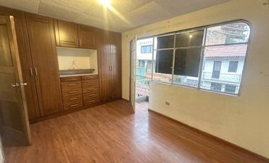 Casa en venta, rentera y residencial, de tres departamentos, sector Otorongo