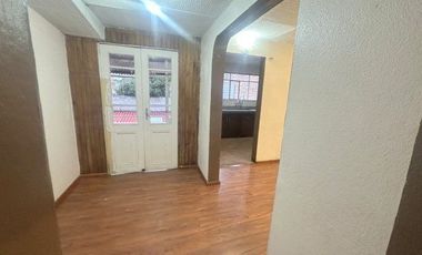 Casa en venta, rentera y residencial, de tres departamentos, sector Otorongo