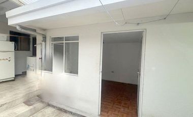 Casa en venta, rentera y residencial, de tres departamentos, sector Otorongo