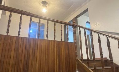Casa en venta, rentera y residencial, de tres departamentos, sector Otorongo