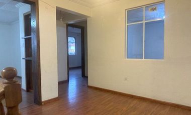 Casa en venta, rentera y residencial, de tres departamentos, sector Otorongo