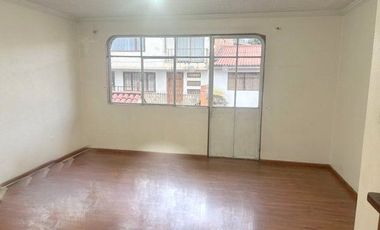 Casa en venta, rentera y residencial, de tres departamentos, sector Otorongo