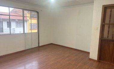 Casa en venta, rentera y residencial, de tres departamentos, sector Otorongo