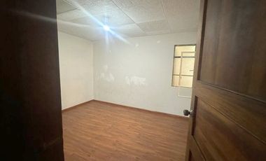 Casa en venta, rentera y residencial, de tres departamentos, sector Otorongo