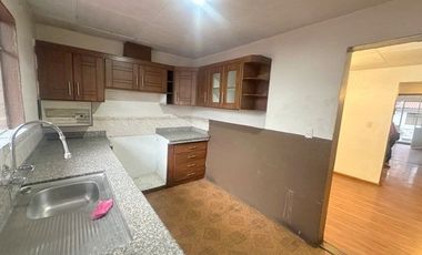 Casa en venta, rentera y residencial, de tres departamentos, sector Otorongo