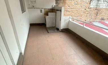 Casa en venta, rentera y residencial, de tres departamentos, sector Otorongo