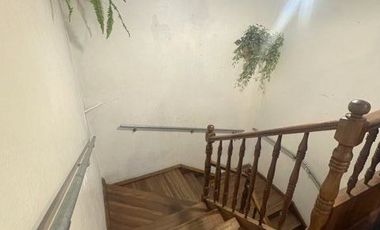 Casa en venta, rentera y residencial, de tres departamentos, sector Otorongo