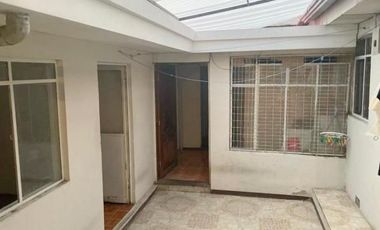 Casa en venta, rentera y residencial, de tres departamentos, sector Otorongo