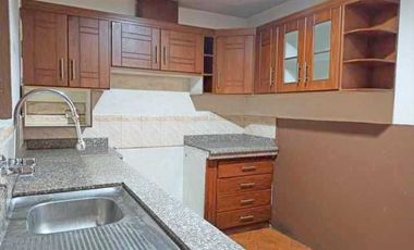 Casa en venta, rentera y residencial, de tres departamentos, sector Otorongo