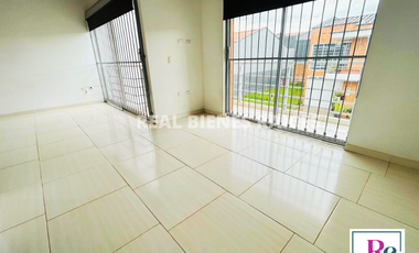 VENDO CASA ESQUINERA UNIFAMILIAR CERCA AL CENTRO COMERCIAL VIVA