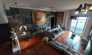 Espectacular Casa a la Venta sector Cumbaya, Urb. Santa Lucía