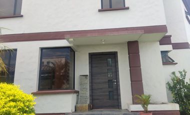 Espectacular Casa a la Venta sector Cumbaya, Urb. Santa Lucía