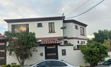 Espectacular Casa a la Venta sector Cumbaya, Urb. Santa Lucía